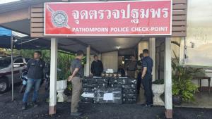 รวบสองผัวเมียคาด่านตรวจชุมพร ขนไอซ์กว่าครึ่งตันเตรียมส่งมาเลเซีย สารภาพทำมาแล้วหลายครั้งรับค่าจ้างเป็นแสน เที่ยวนี้ของน้อยได้แค่ 5 หมื่น