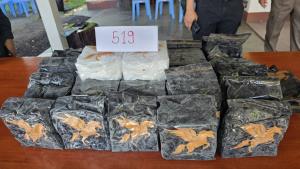 รวบสองผัวเมียคาด่านตรวจชุมพร ขนไอซ์กว่าครึ่งตันเตรียมส่งมาเลเซีย สารภาพทำมาแล้วหลายครั้งรับค่าจ้างเป็นแสน เที่ยวนี้ของน้อยได้แค่ 5 หมื่น