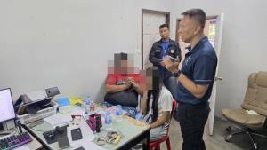 รวบคาด่านตรวจ สองผัวเมียรับจ้างขนไอซ์กว่าครึ่งตันลงใต้ เตรียมส่งต่อเพื่อนบ้าน