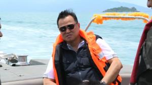 ‘อนุทิน’ นั่งสปีดโบ๊ทจากสมุยถึงเกาะพะงัน  ชาวบ้านชูป้ายต้อนรับ บอก นายกฯ มาปัญหาจบ