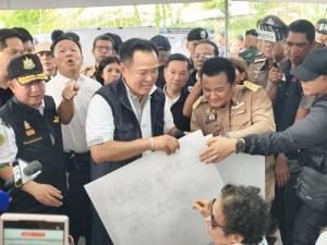 “อนุทิน”   มาตามนัด ลุยสางปัญหารุก "หาดฟรีดอม" สั่งฟันมาเฟีย ยาหอม ไม่ต้องกลัวเรื่องนี้จบแล้ว ขอโทษที่มาช้า