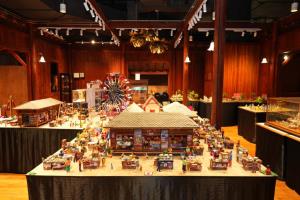 เมืองสุขสยาม เนรมิต “SOOK SMALL WORLD”  ชวนสัมผัสมนต์เสน่ห์แห่งศิลปะ ย่อส่วนวิถีและวัฒนธรรมไทย สู่งานคราฟต์ไทยขนาดจิ๋ว  ณ ชั้น UG โซนภาคกลาง เมืองสุขสยาม ไอคอนสยาม