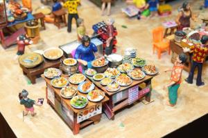 เมืองสุขสยาม เนรมิต “SOOK SMALL WORLD”  ชวนสัมผัสมนต์เสน่ห์แห่งศิลปะ ย่อส่วนวิถีและวัฒนธรรมไทย สู่งานคราฟต์ไทยขนาดจิ๋ว  ณ ชั้น UG โซนภาคกลาง เมืองสุขสยาม ไอคอนสยาม