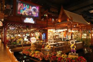 เมืองสุขสยาม เนรมิต “SOOK SMALL WORLD”  ชวนสัมผัสมนต์เสน่ห์แห่งศิลปะ ย่อส่วนวิถีและวัฒนธรรมไทย สู่งานคราฟต์ไทยขนาดจิ๋ว  ณ ชั้น UG โซนภาคกลาง เมืองสุขสยาม ไอคอนสยาม
