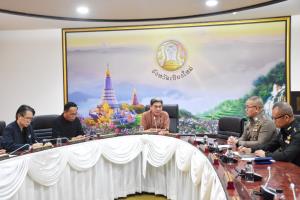 ผู้ว่าฯ เชียงใหม่ประชุมหน่วยงานความมั่นคง สั่งเข้มทุกอำเภอตรวจสอบย้อนหลัง10ปีข้อมูลย้ายเข้าออกทะเบียนบ้านและผู้ถือบัตรชมพู