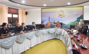 ผู้ว่าฯ เชียงใหม่ประชุมหน่วยงานความมั่นคง สั่งเข้มทุกอำเภอตรวจสอบย้อนหลัง 10 ปี ข้อมูลย้ายเข้าออกทะเบียนบ้านและผู้ถือบัตรชมพู