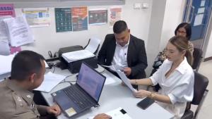 (คลิป)"หลิว-อาจารียา" ขึ้นโรงพักพบ ตร.ลำพูน เดินหน้าคดีถูกโกงซื้อทองไม่ได้ทองสูญนับล้าน