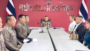 (คลิป)"หลิว-อาจารียา" ขึ้นโรงพักพบ ตร.ลำพูน เดินหน้าคดีถูกโกงซื้อทองไม่ได้ทองสูญนับล้าน