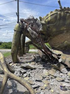 วิจารณ์สนั่น! ประติมากรรม 30 ล้าน สี่แยกถนนเลี่ยงเมืองตรังเริ่มผุพัง