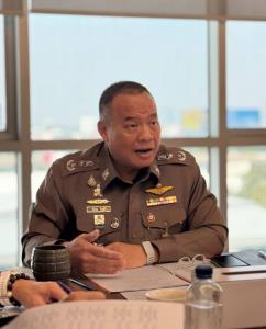 หนุ่มจีนหัวร้อนถีบช่องตรวจอัตโนมัติสุวรรณภูมิพังเสียหาย 4.5 แสน ซ้ำด่าเจ้าหน้าที่ตม. โดนแบล็กลิสต์ห้ามเข้าไทยถาวร