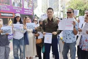 "ทนายอั๋น-สายเชีย" พาชาวบ้านร้องกองปราบ ถูกนายทุนหลอกขายที่ดินสูญเงินรวม 50 ล้าน