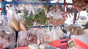 ผู้ว่าฯขอนแก่นปลื้มรถพุ่มพวง ช่วยชาวบ้านเข้าถึงสินค้าราคาถูก บางรายการลดกว่า 58%