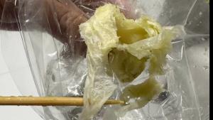 ผวา! หญิงวัย 58 ซื้อเกี๊ยวปลาตลาดริมบึงแก่นนคร เจอทิชชู่เป็นของแถม
