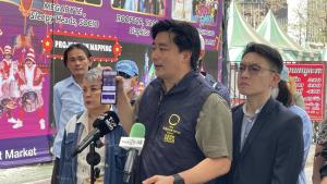 "อี้ แทนคุณ"พาเหยื่อแห่ร้อง ปคบ. เอาผิด 18 มงกุฎ หลอกขายตั๋วเครื่องบินสูญเงินรวม 30 ล้าน