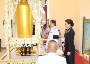 ในหลวง-พระราชินี พระราชทานเพลิงศพ นายแพทย์ปราเสริฐ ปราสาททองโอสถ