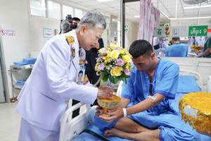 ในหลวง ทรงห่วงใยพระราชทาน ตะกร้าสิ่งของแก่ผู้บาดเจ็บเหตุการณ์กราดยิงในโรงเรียน