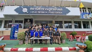ตร.ลับแล-ฝ่ายปกครอง ปิดล้งรวบ ก๊วนชายกร่างโชว์ลายสัก-พกลูกซองตุงเอว ควง M16 โชว์โซเชียล