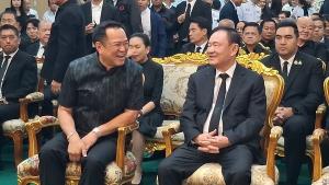 นาทีประวัติศาสตร์! “อนุทิน” พบ “ทักษิณ-อุ๊งอิ๊งค์” ร่วมงานศพ “เกรียง กัลป์ตินันท์” หลังไม่ได้เจอกันเกือบ 1 ปี