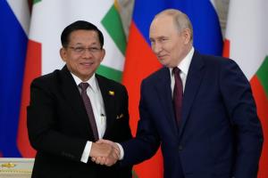ปูตินร่ายยาวชูสัมพันธ์พม่ายาวนาน ลั่นพร้อมร่วมมือสำรวจพลังงานนอกชายฝั่ง-ส่งออก LNG