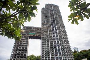 ยืดเยื้อ! วอเตอร์ฟร้อนท์ พัทยา รอกรมที่ดินชี้ขาด “รื้อถอน” หรือ “ปรับอาคารให้ถูกกฎหมาย” พบลอบใช้อาคารจอดรถทั้งที่ยังมีคำสั่งห้ามใช้