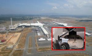 ผงะ! มาเลเซียพบศพชายติดอยู่ใน 'ช่องเก็บล้อเครื่องบิน' ที่สนามบิน KLIA2 หลัง จนท.ได้กลิ่นเหม็นเน่าคลุ้ง